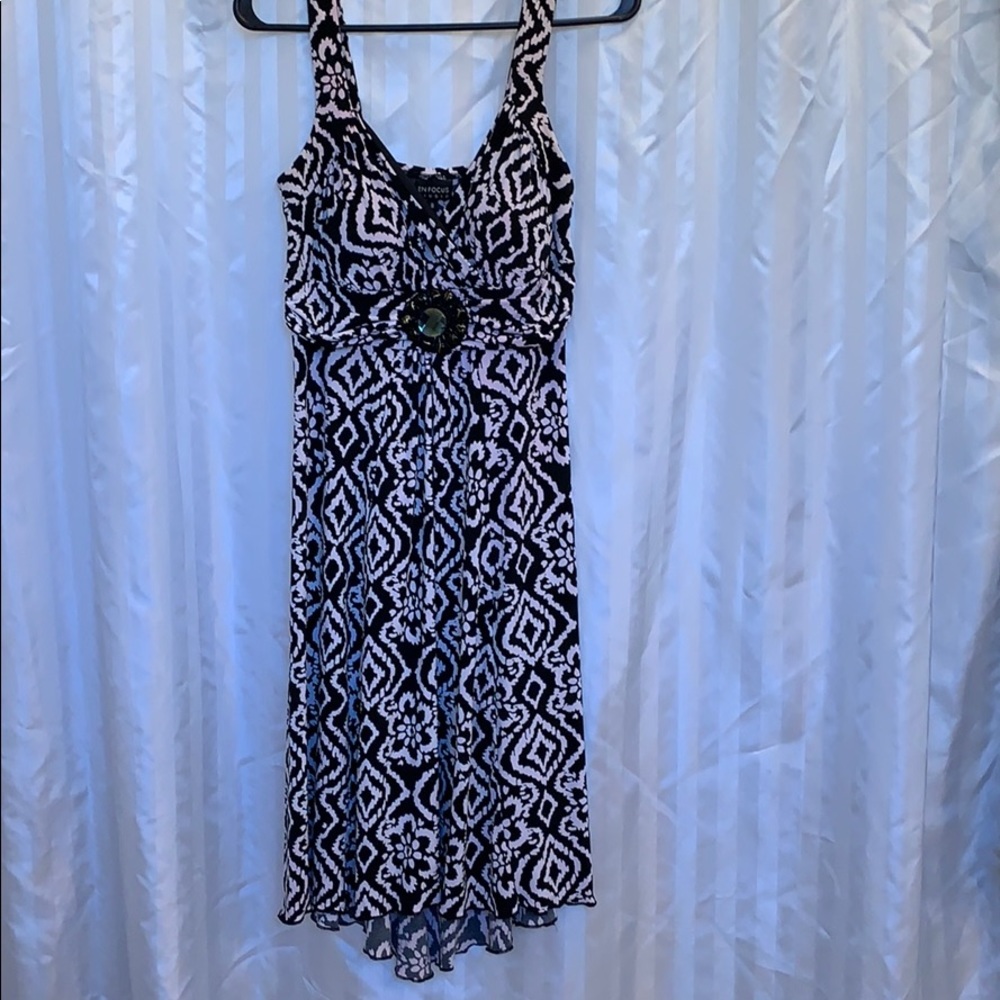 EnFocus sleeveless size 8 v neck dress padded bra